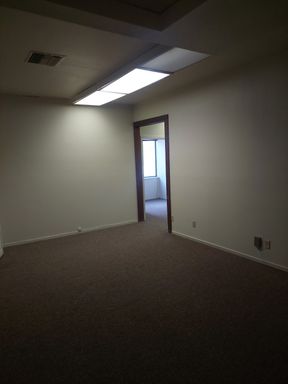 Office Space facing Lake Tahoe Blvd Clean and Quiet – photo 1