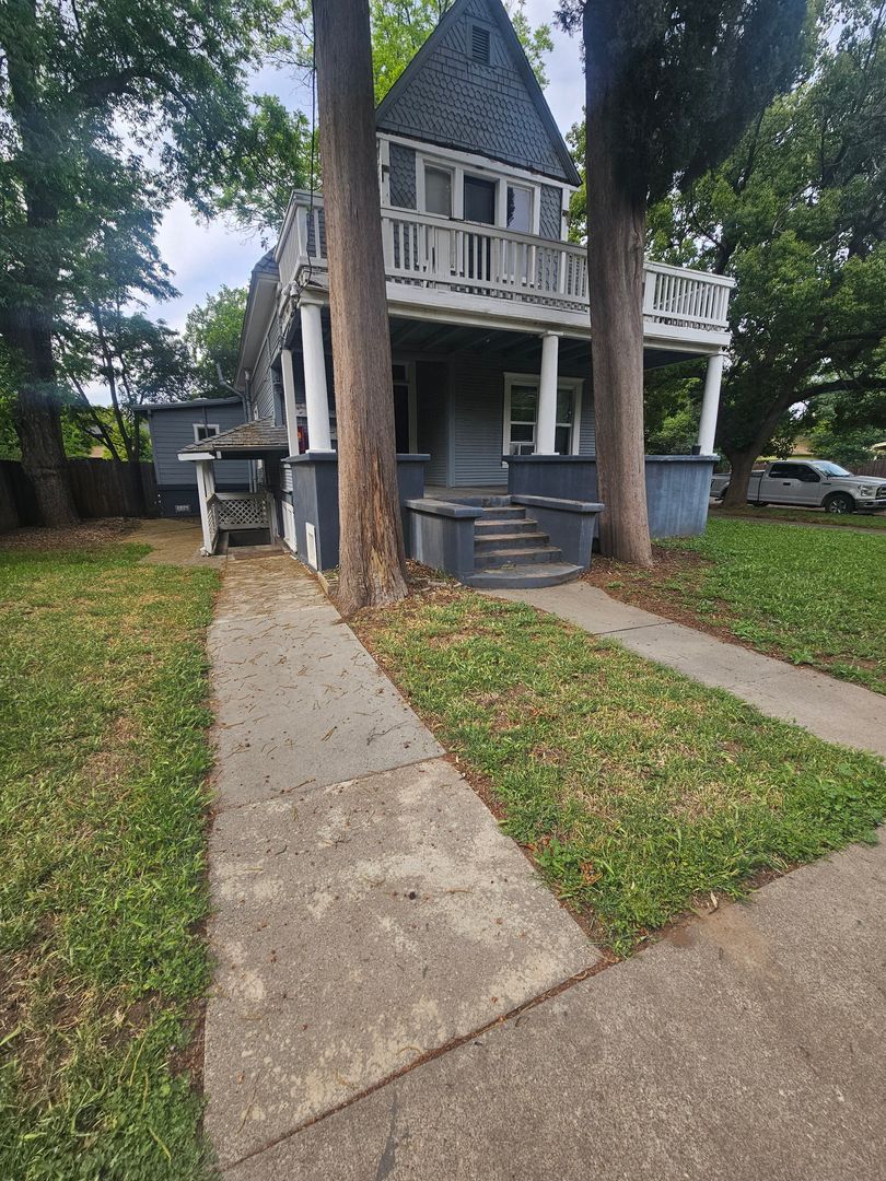 Chico Apartment: 202 W 2nd Ave - #2