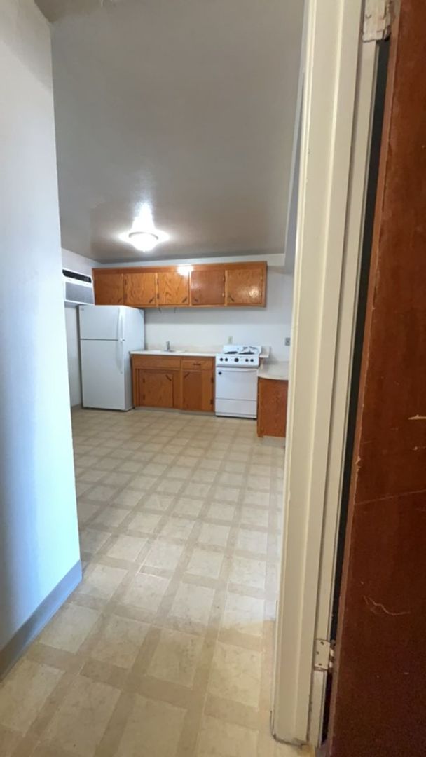 Winton Apartment: 6910 N Santa Fe #6