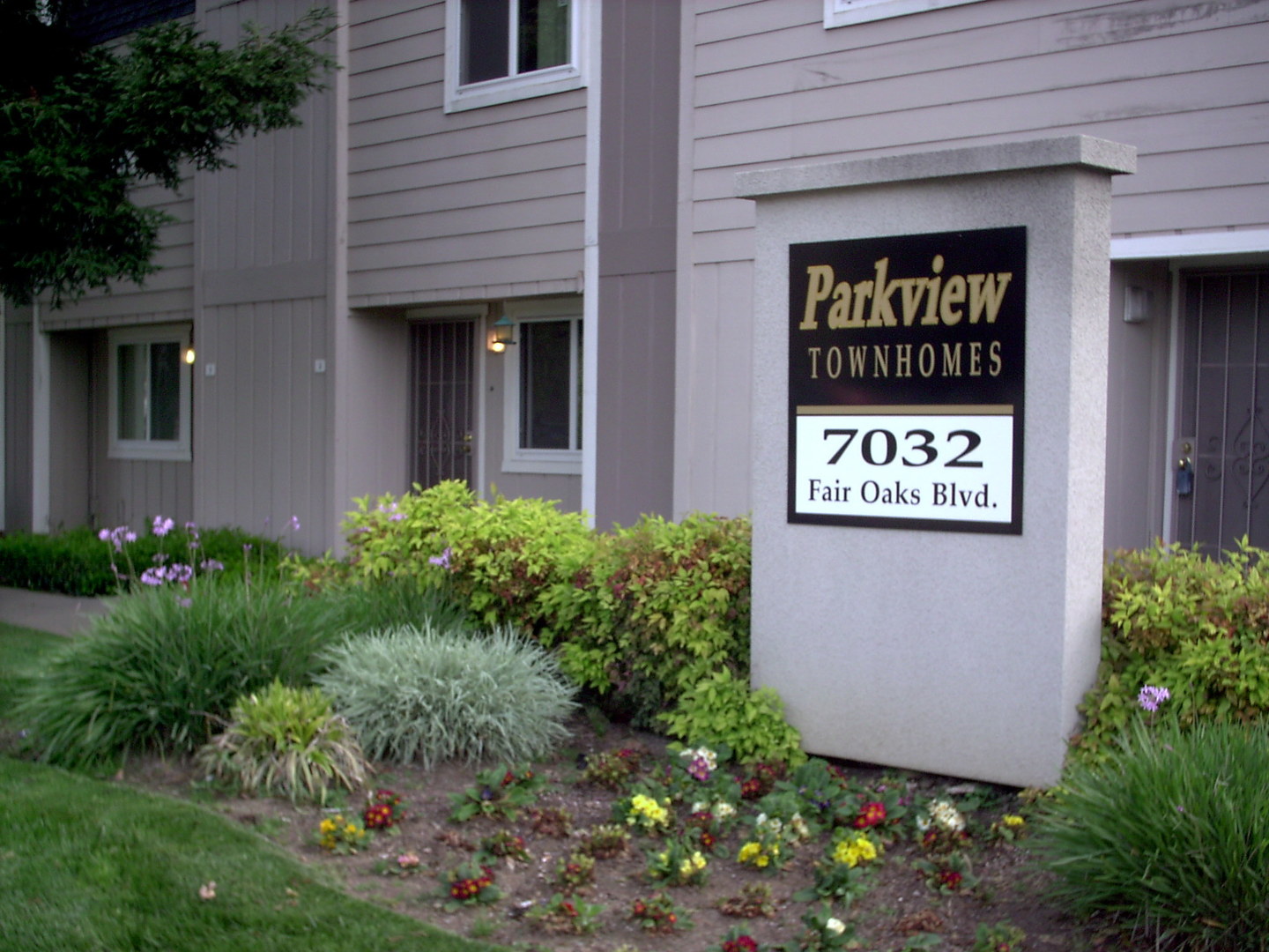 Carmichael Townhome: 7032 Fair Oaks Blvd. #2
