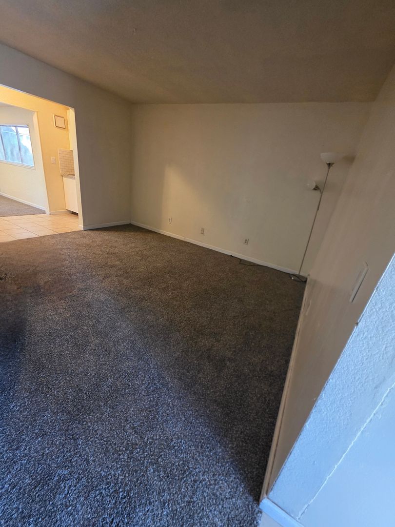 South Lake Tahoe Apartment: 1040 Martin Ave