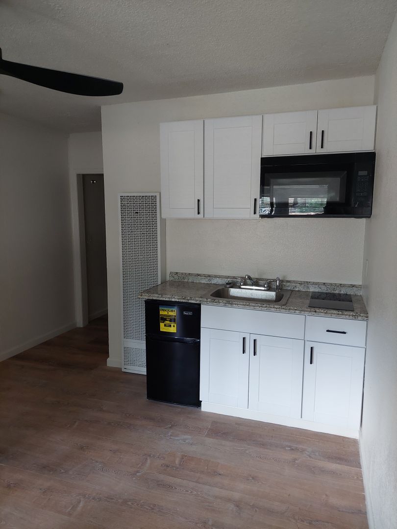 South Lake Tahoe Apartment: 966 Modesto Ave