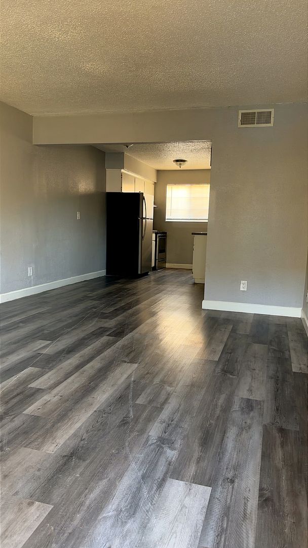 Merced Apartment: 3158 College Ave Apts. A -D