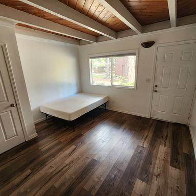 Unfurnished studio, flexible terms – photo 1