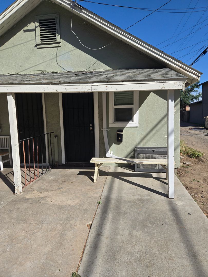 Modesto Multiplex: 616 J St.