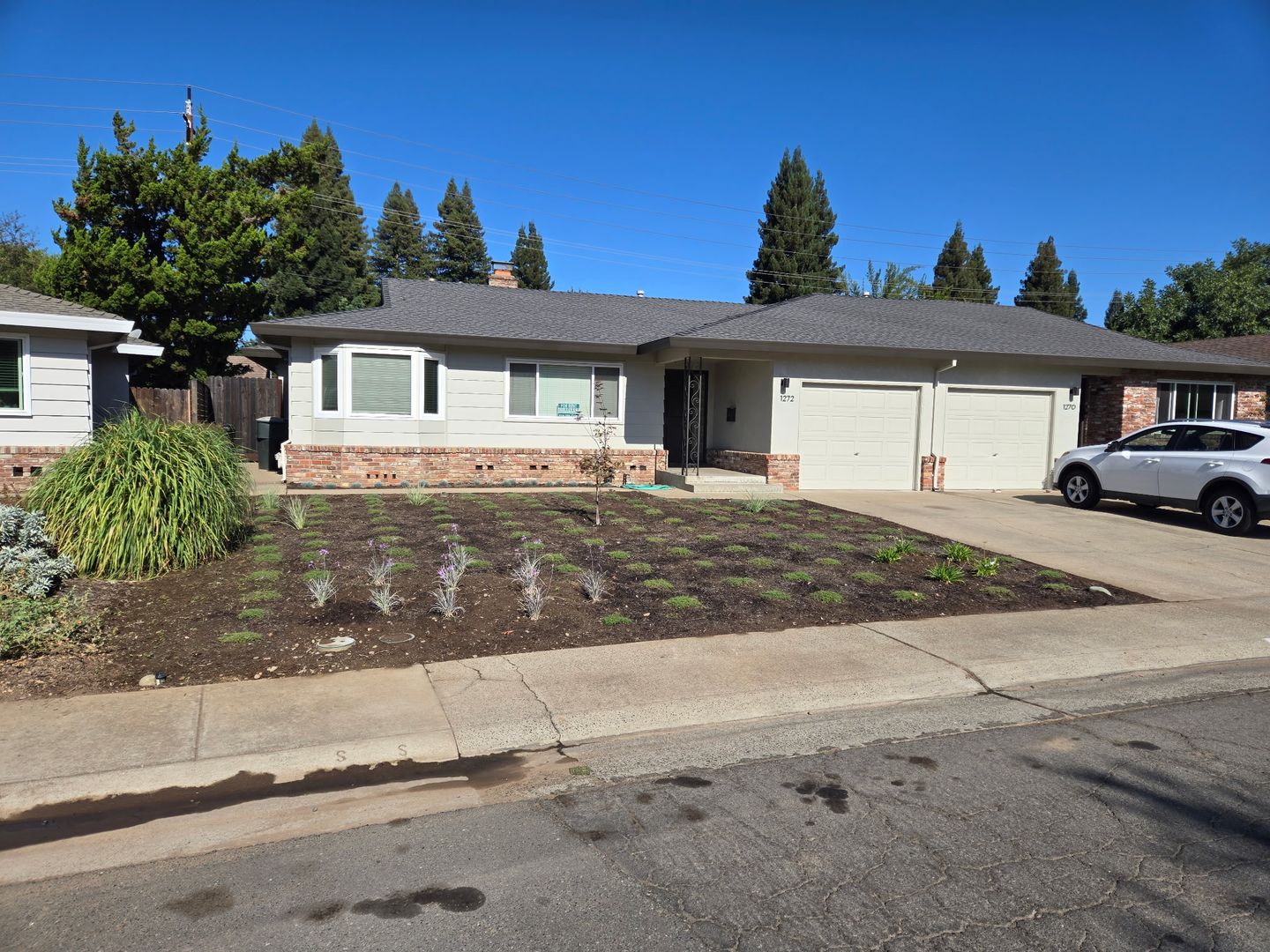Carmichael Apartment: 1270-1272 Meredith Way