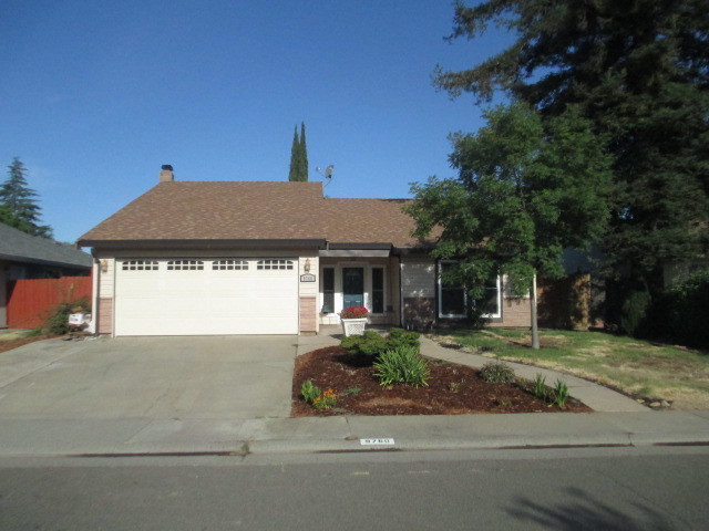 Sacramento House: 9760 Red Cedar Circle