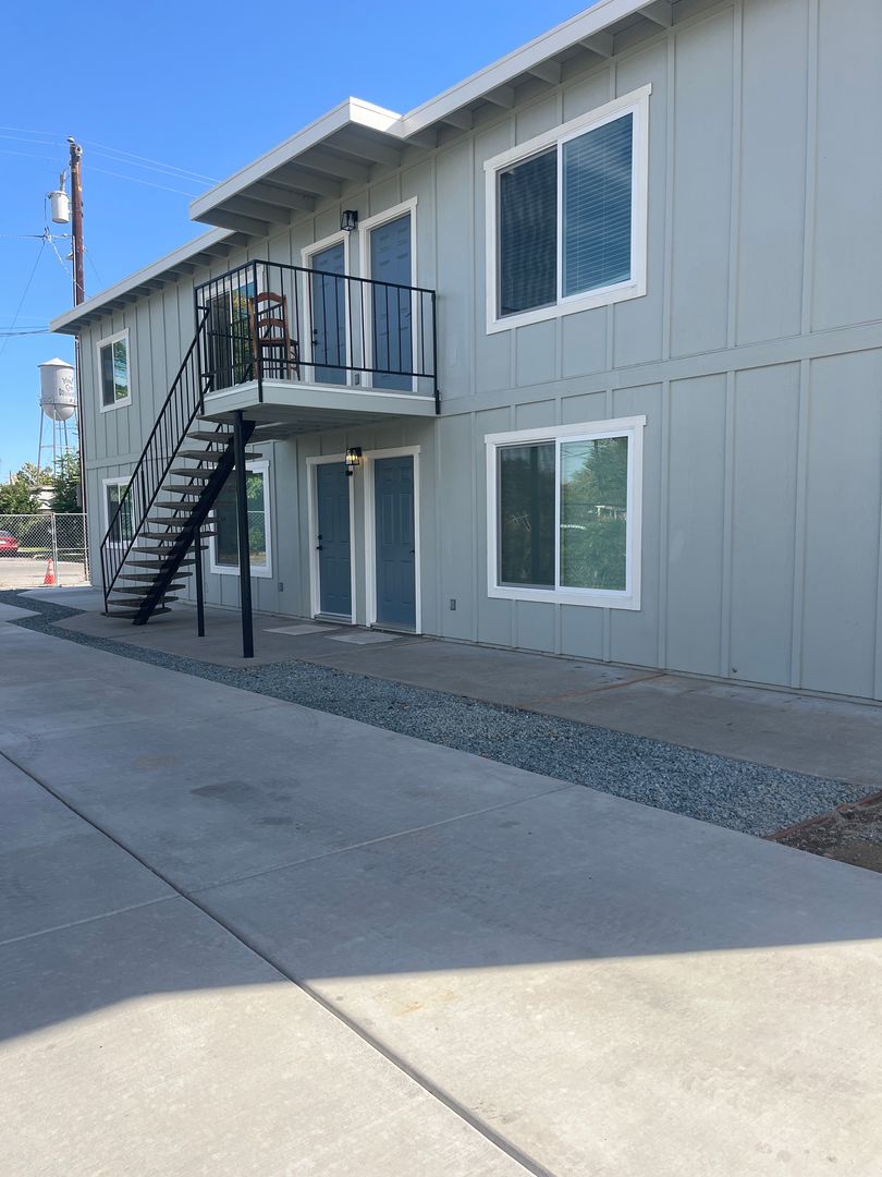Yuba City Apartment: 656 Walnut St