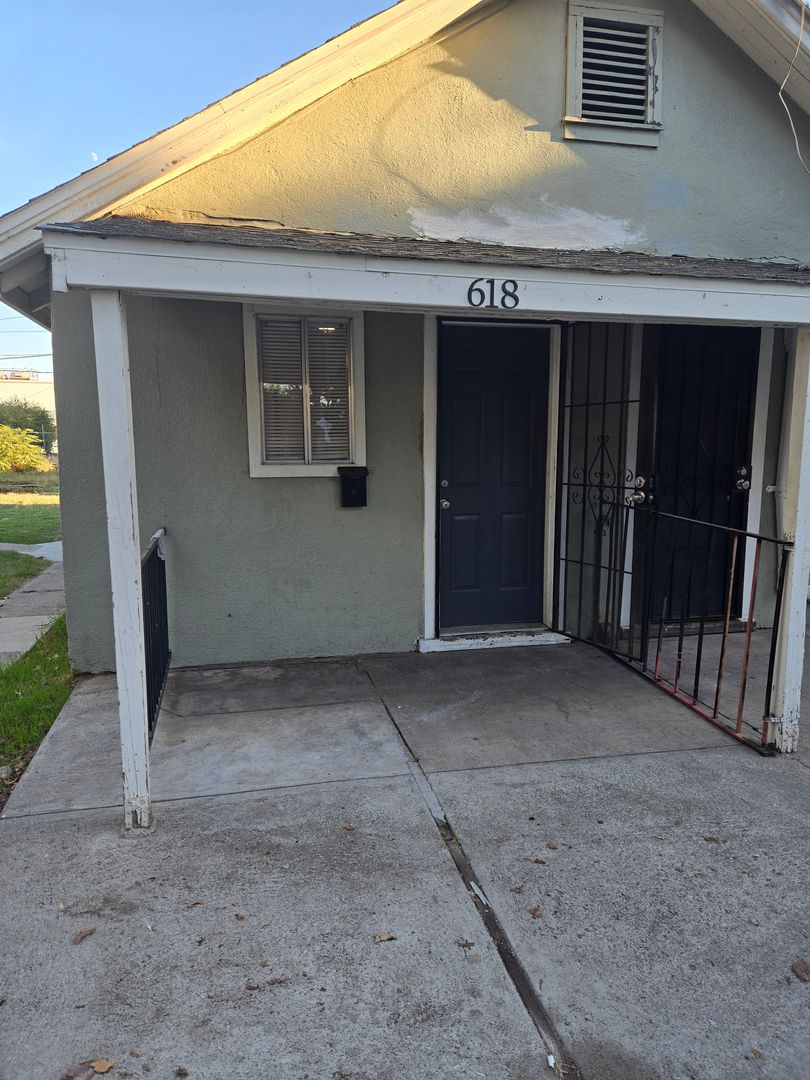 Modesto Multiplex: 618 J St.