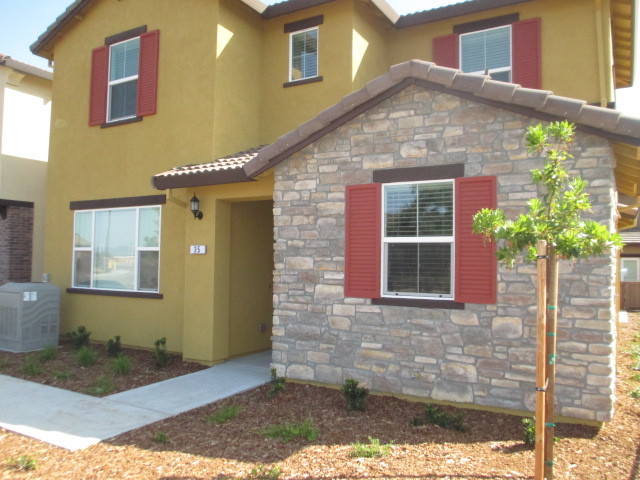 Roseville House: 35 Huddlestone Circle