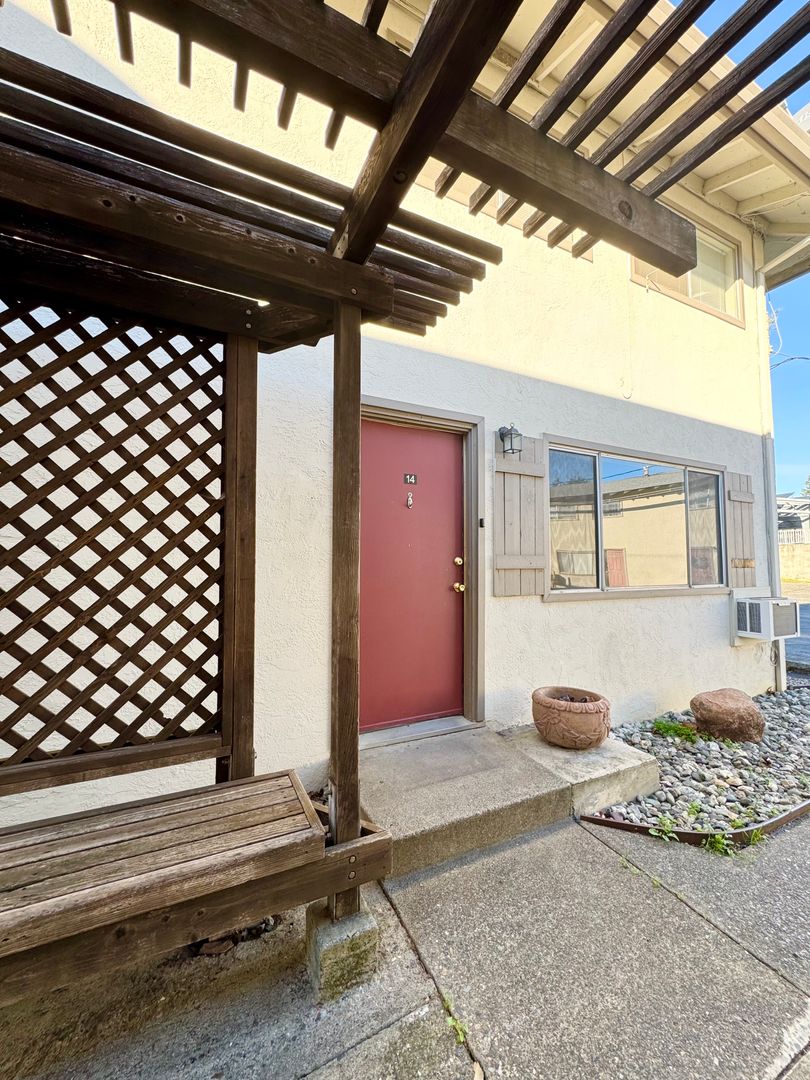 Redding Townhome: 1060 South Street