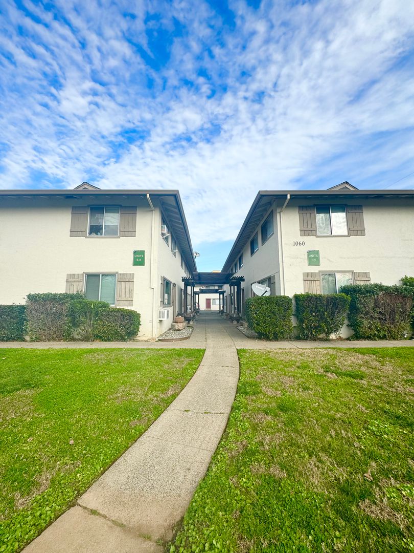 Redding Townhome: 1060 South Street