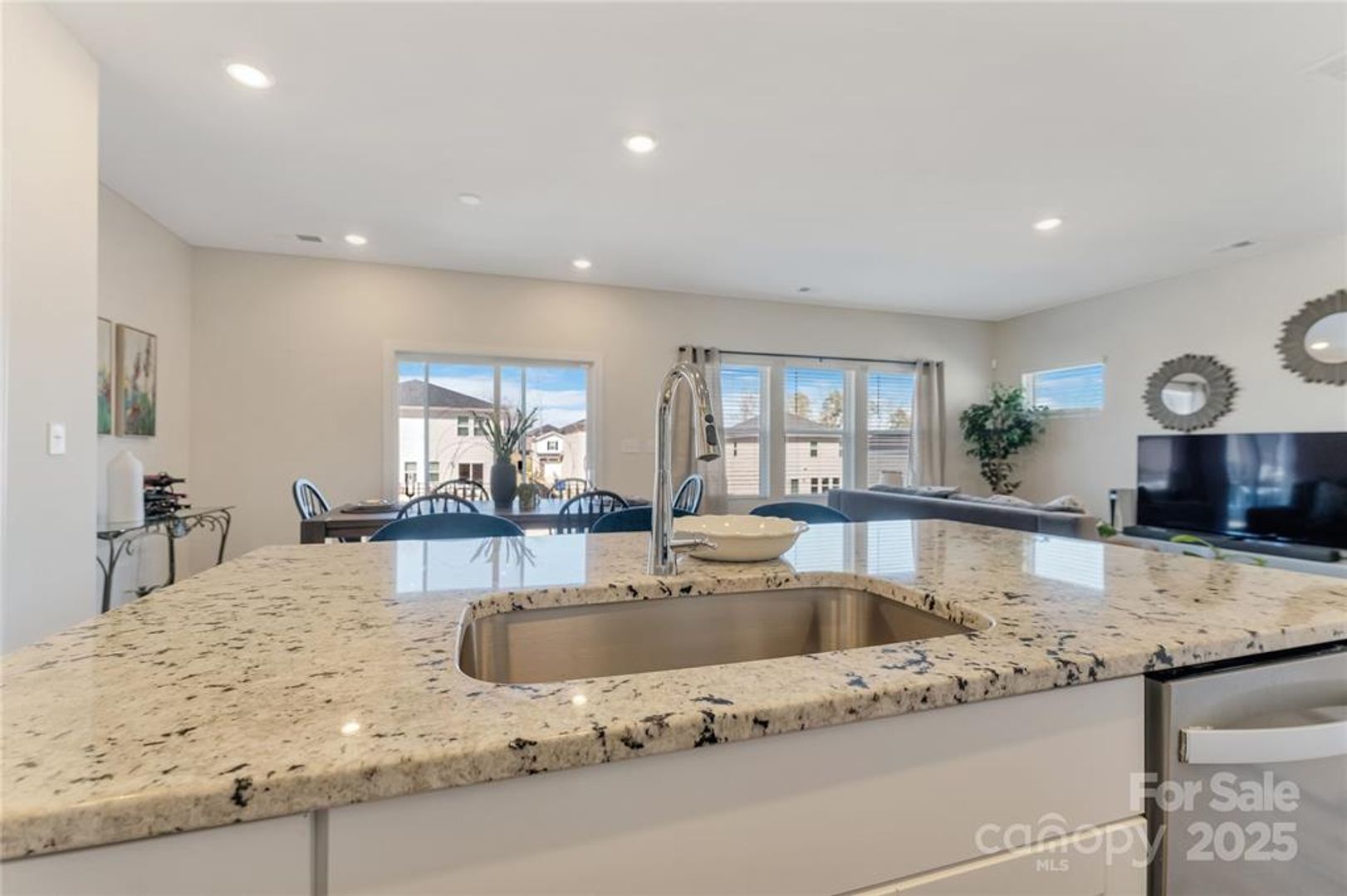 Mooresville House: 126 Johns Cardinal Dr