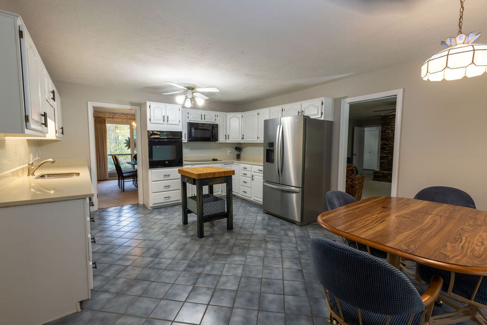 Hendersonville House: 102 Arbor Lane