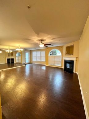 UPDATED 2BR/2BA CONDO – IMMEDIATE OCCUPANCY! Professionally Managed by Select Real Estate Group, Inc. – photo 1