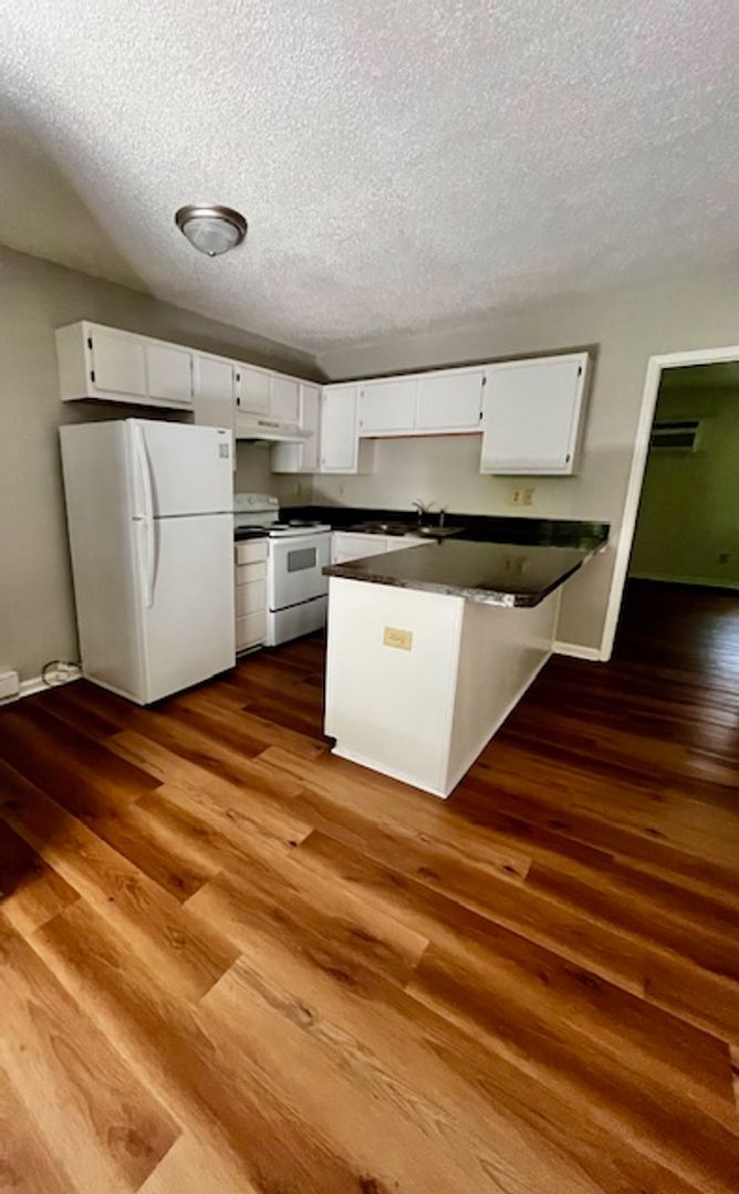 Asheboro House: 830 Sunset Ave # F