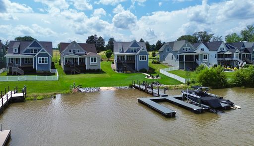 Water front home with a dock Lake Norman – photo 1