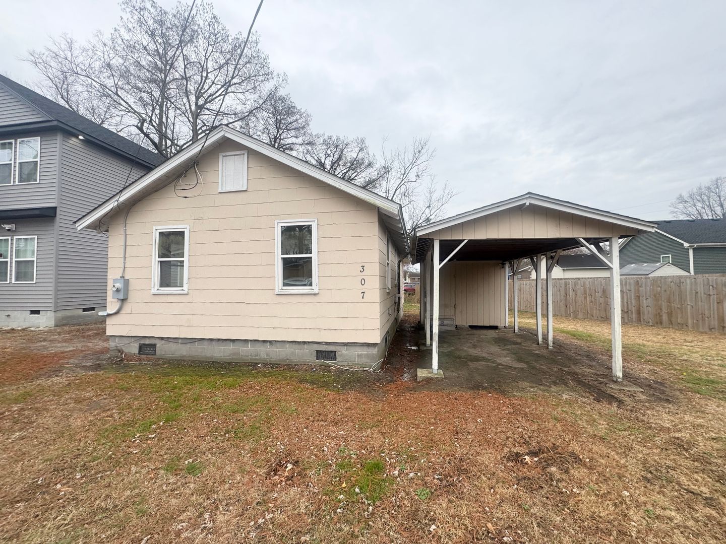 Elizabeth City House: 307 W Cypress Street