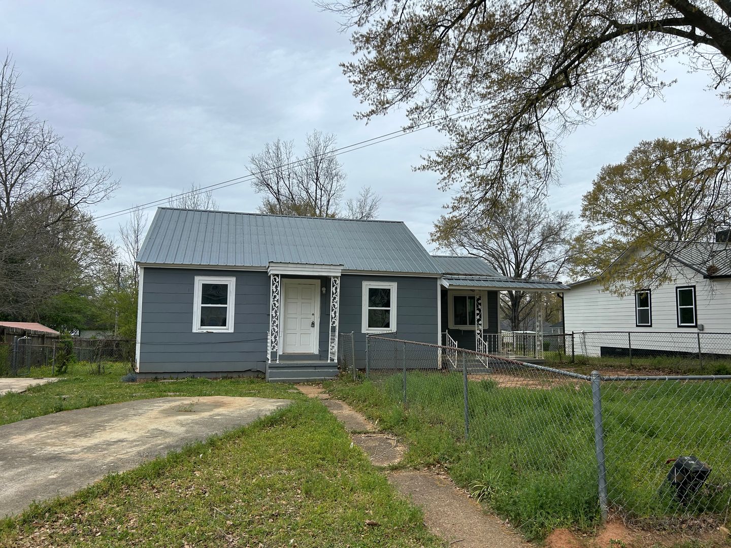 Hogansville House: 102 White Ave