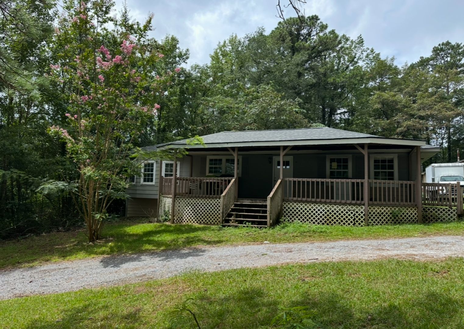 Grantville House: 225 Lone Oak Rd