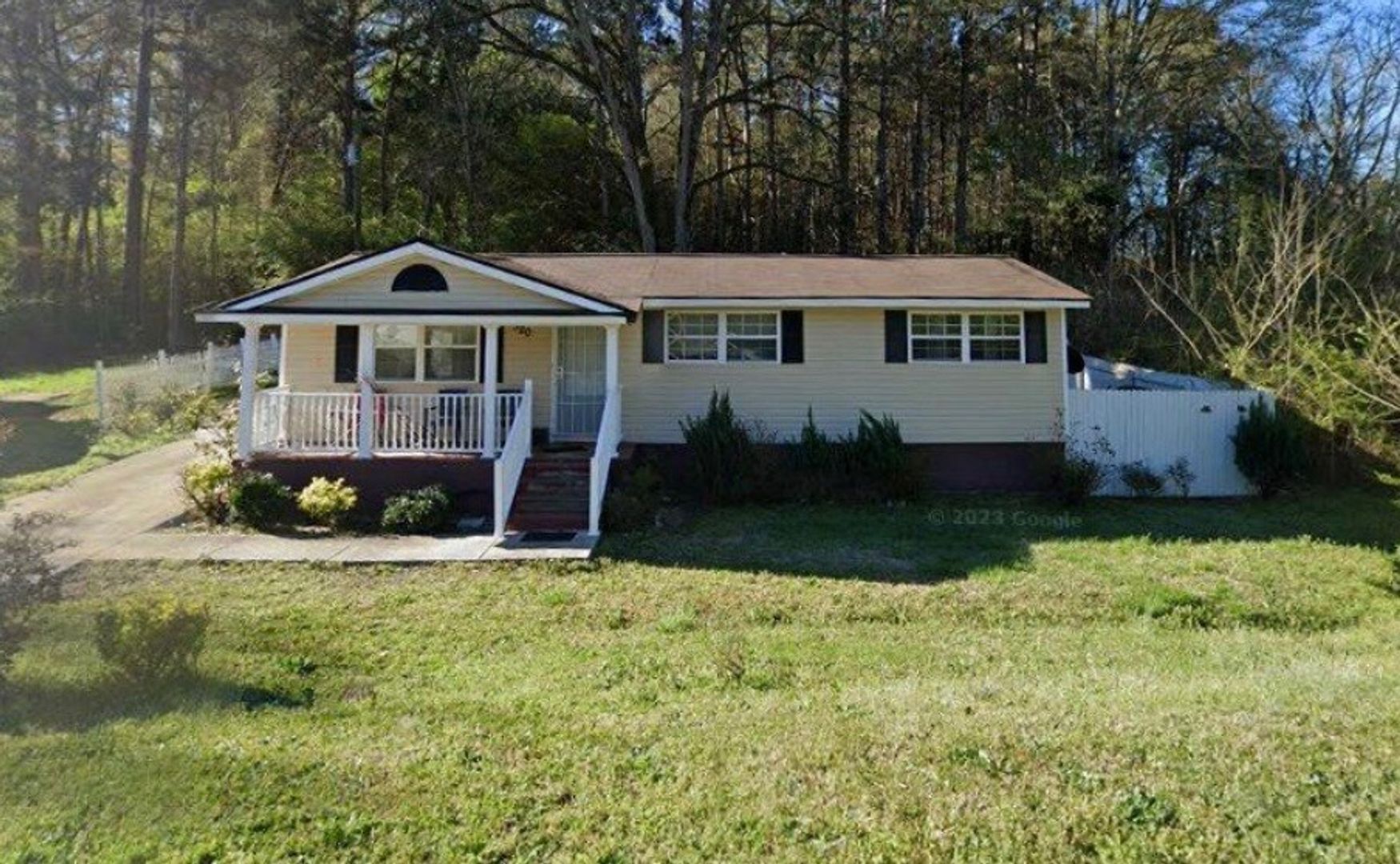 Hogansville House: 520 W Main St