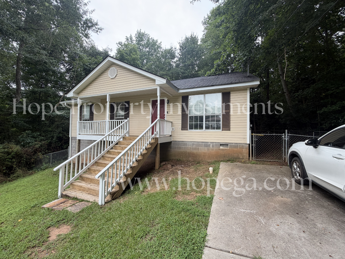 Newnan House: 91 Bailey Dr