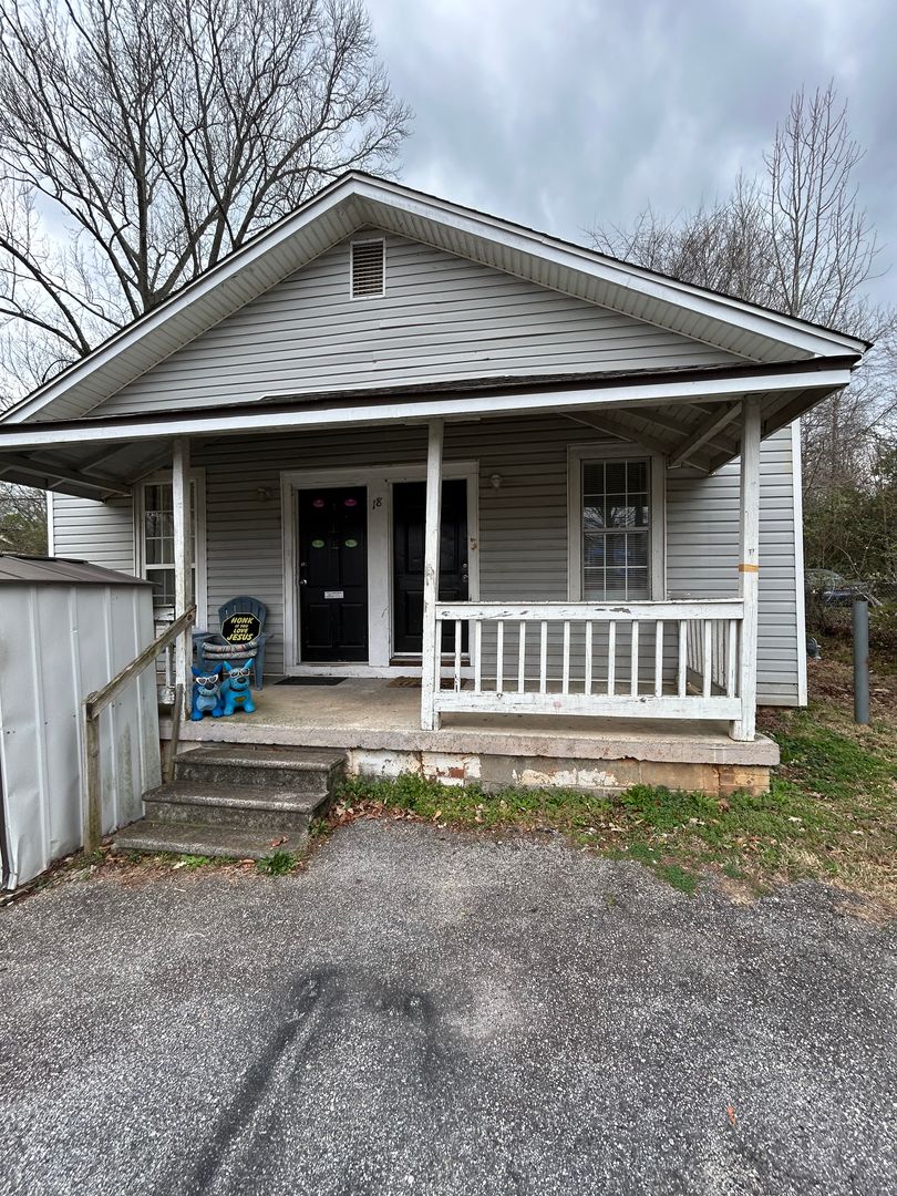 Newnan Apartment: 18 Richard Allen Dr