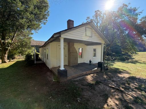 2 Bedroom Multi-Family Home – 82 Stokes St., Grantville, GA 30220