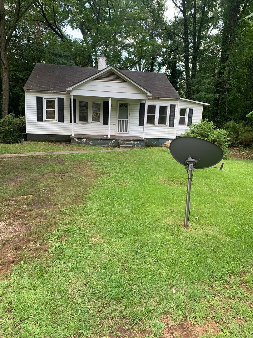 Newnan House: 43 Berry Ave