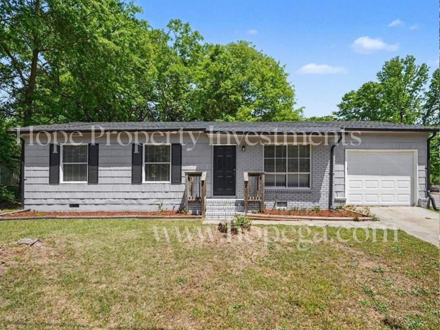 Newnan House: 4 Midland Park Lane