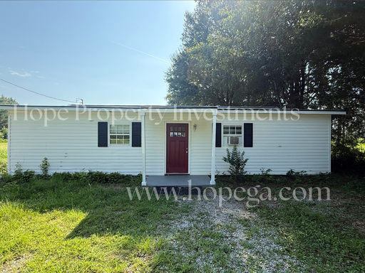 SENOIA- 26506 Highway 85 2 bedroom 1 bath on 2 Acre lot
