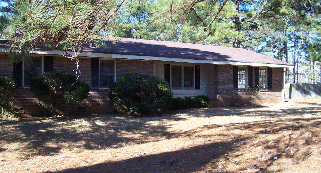 Newnan House: 110 W Wedgewood Cir