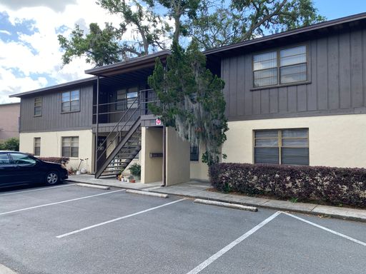 2-Bed, 1-Bath Apartment Near Lake Hollingsworth – photo 1