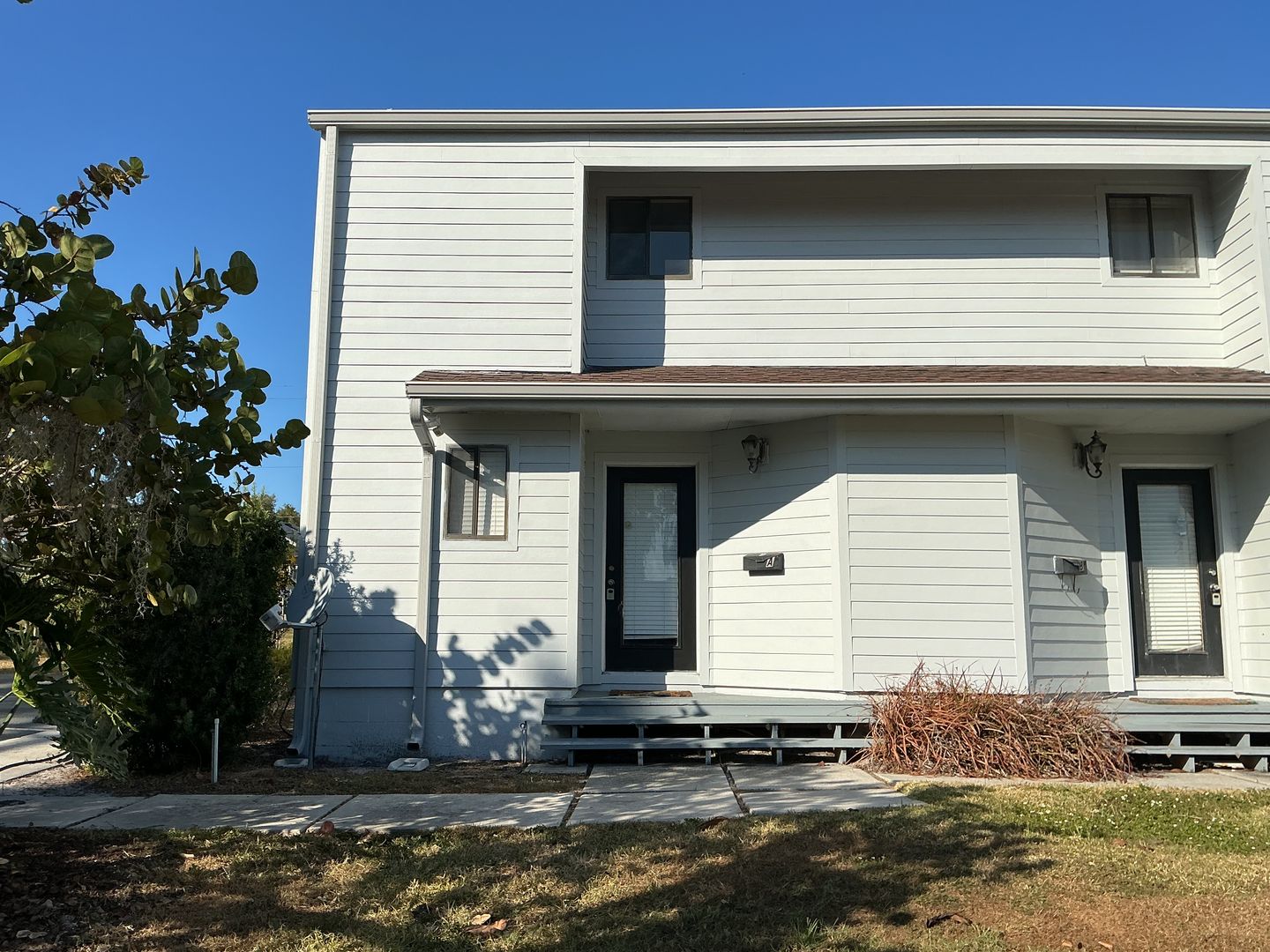 Lakeland Apartment: 411 E. Park St.