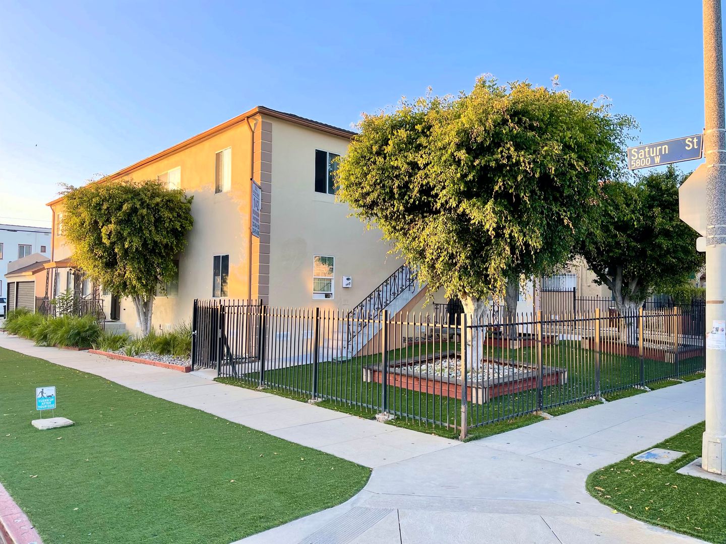 Los Angeles Apartment: 1455-57 Orange Grove Avenue