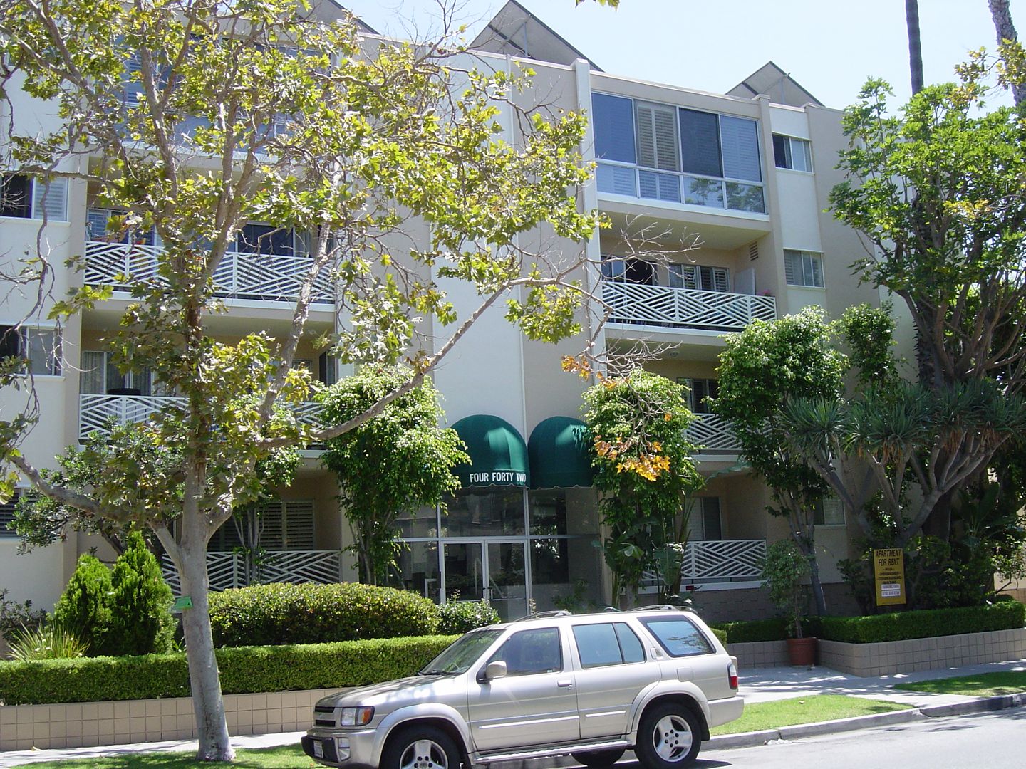 Beverly Hills Apartment: 442 So. Rexford Drive