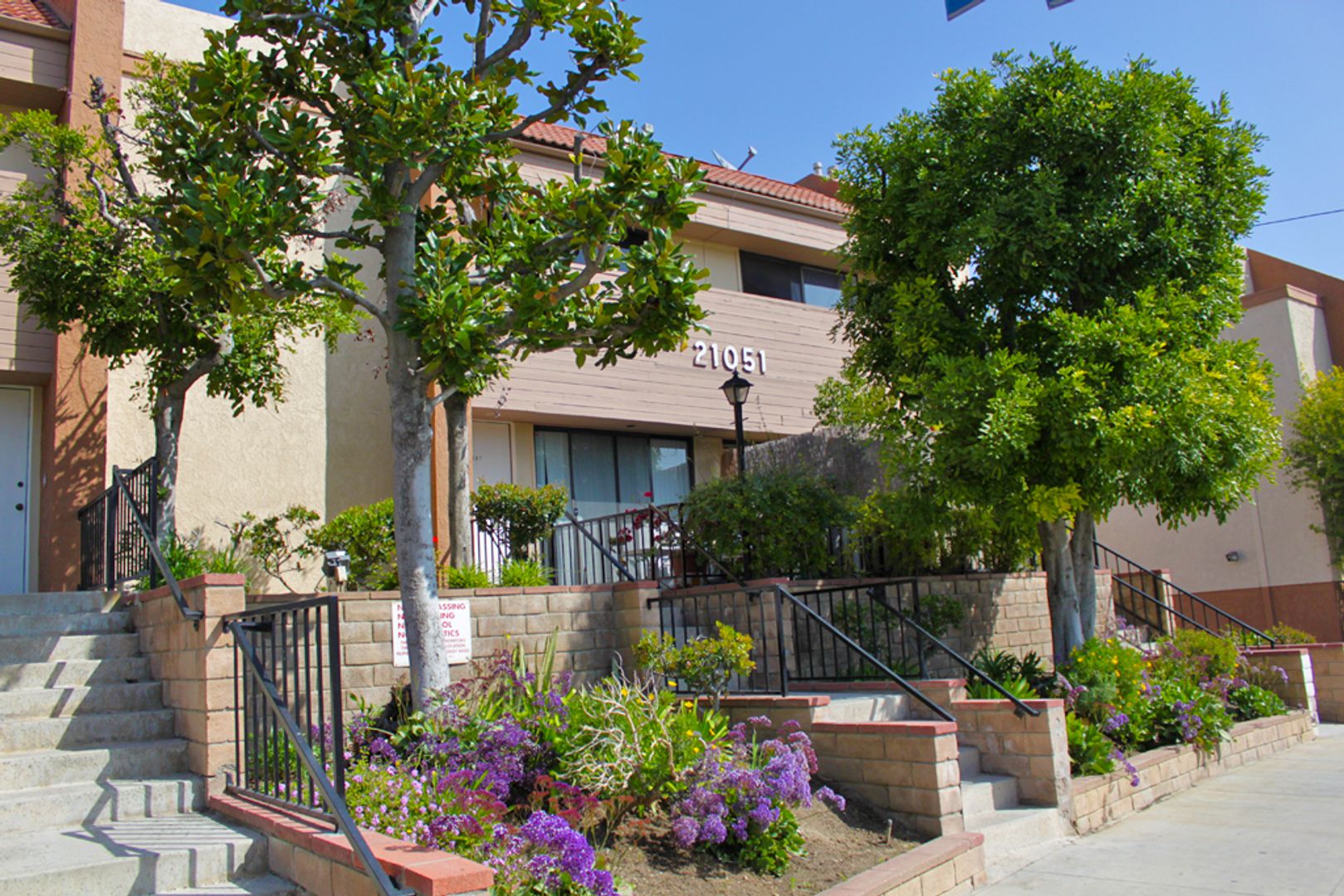 Canoga Park Townhome: 21051 Gresham Street