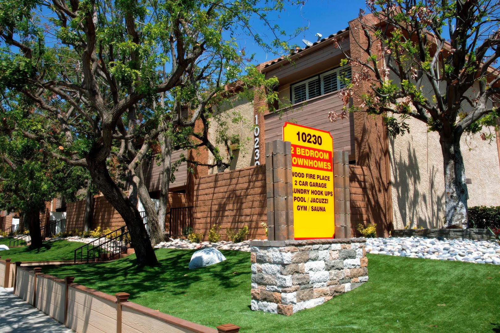 Chatsworth Townhome: 10230 Independence  Avenue