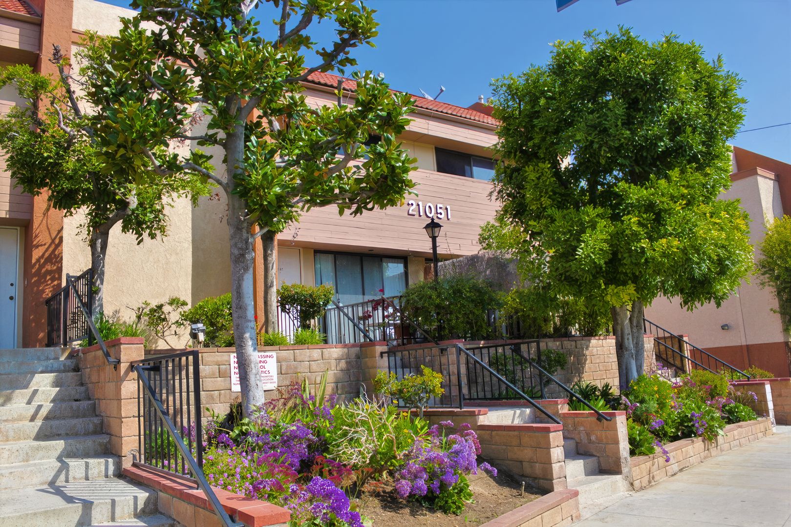 Canoga Park Townhome: 21030 Gresham Street