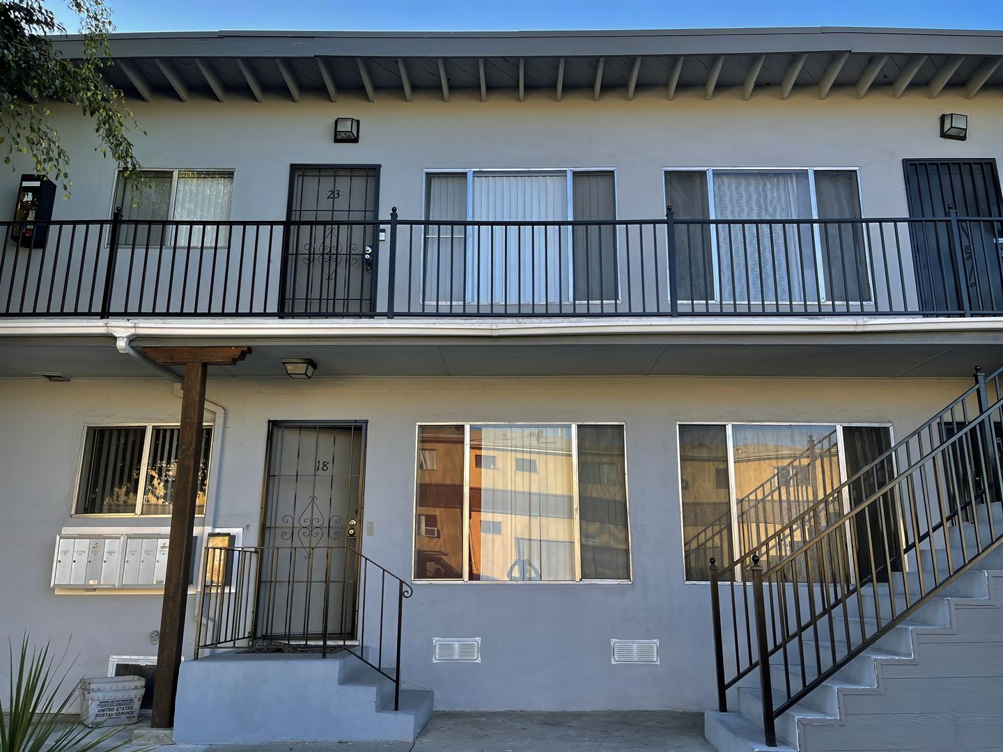 Los Angeles Apartment: 4757-4761 San Vicente Blvd.