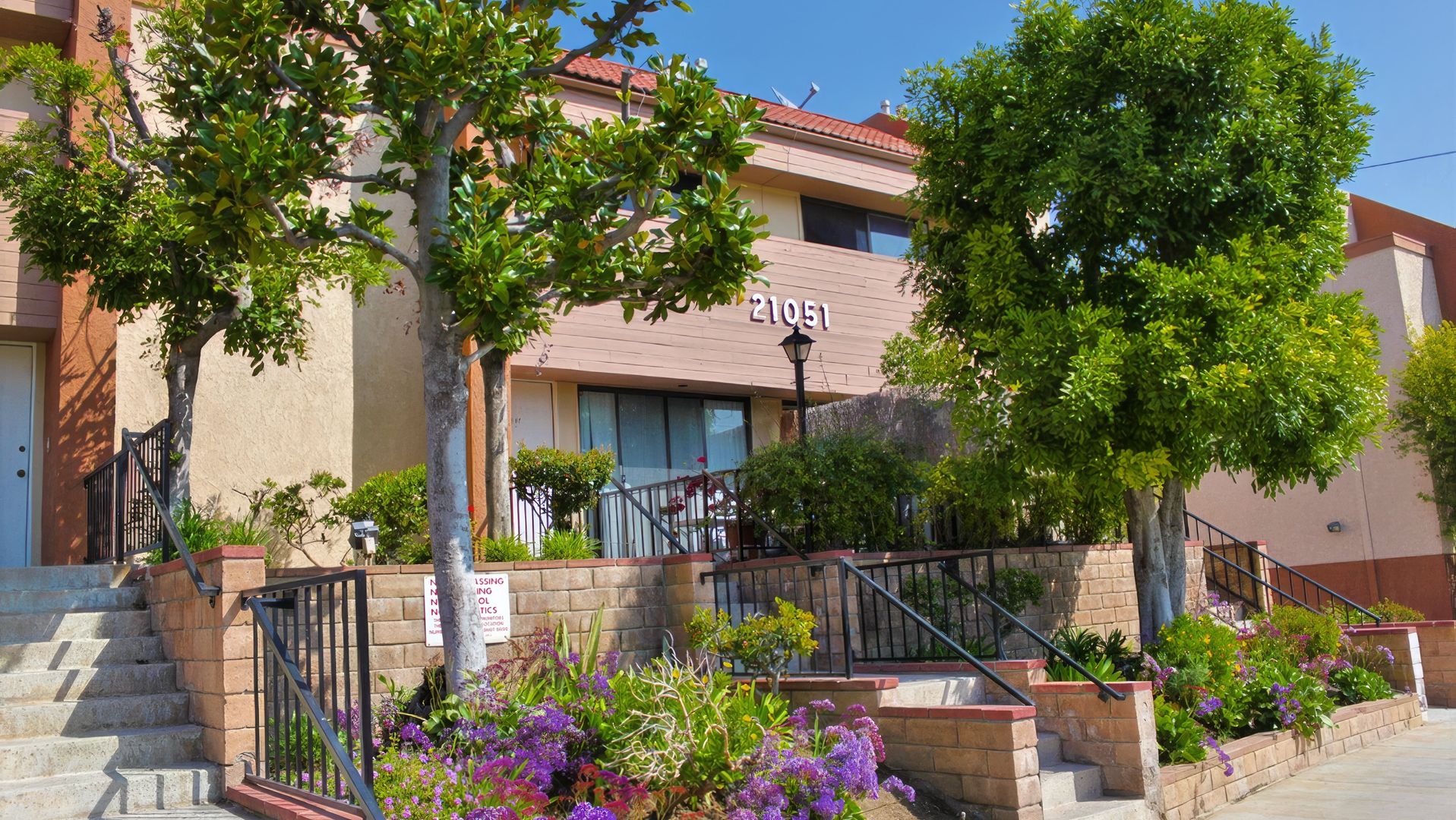 Canoga Park Townhome: 21051 Gresham Street