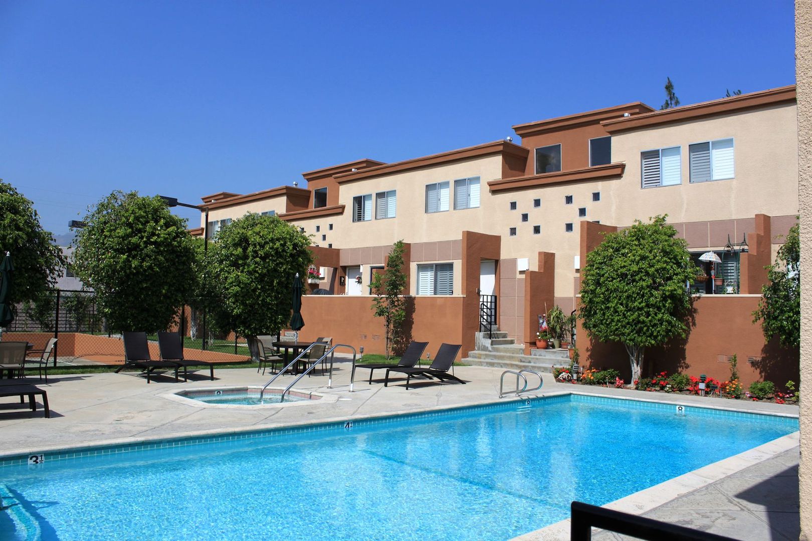 Chatsworth Townhome: 10216-34 Eton Avenue