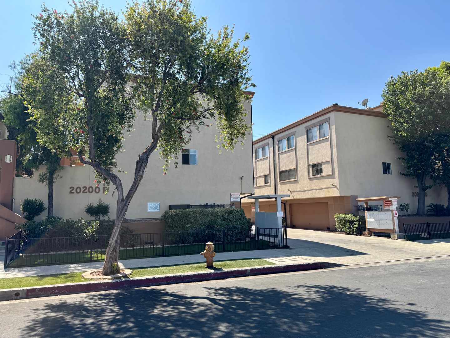 Canoga Park Townhome: 20200 Cantara Street