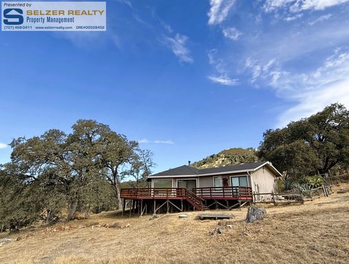 Spacious & well-equipped custom 2 bd. country home!