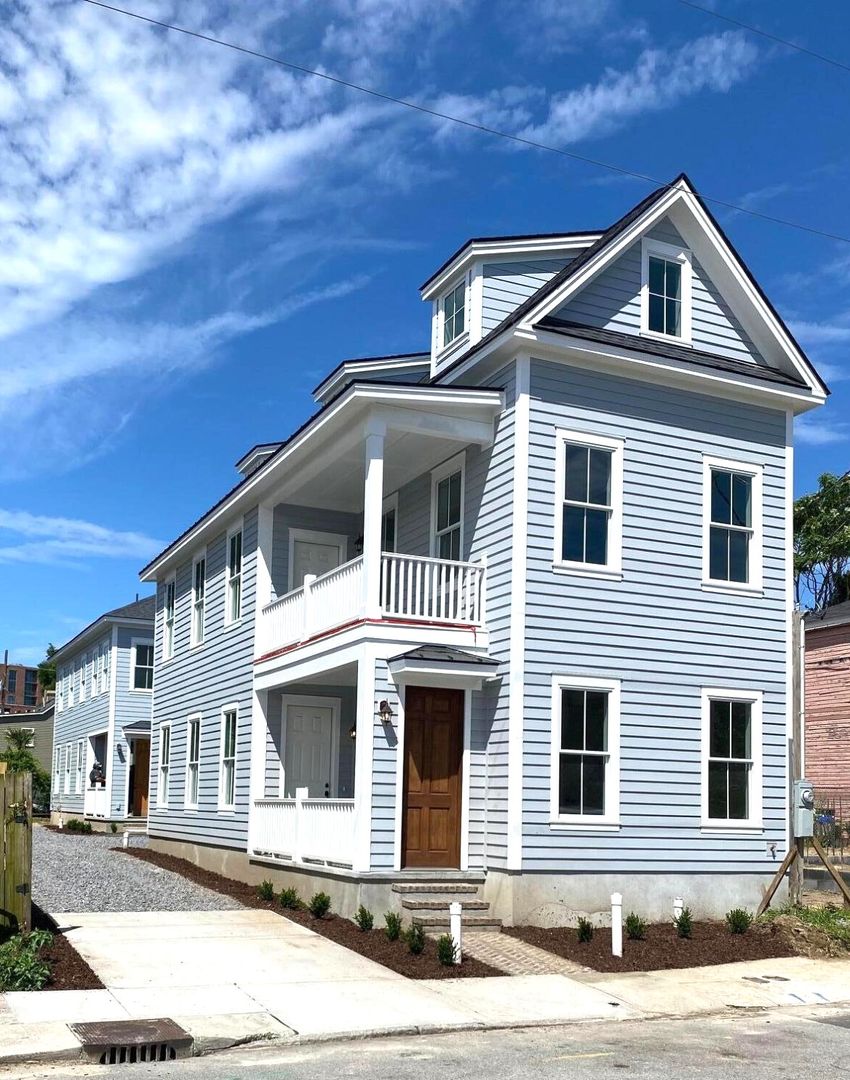 Charleston Townhome: 9 Hanover Street