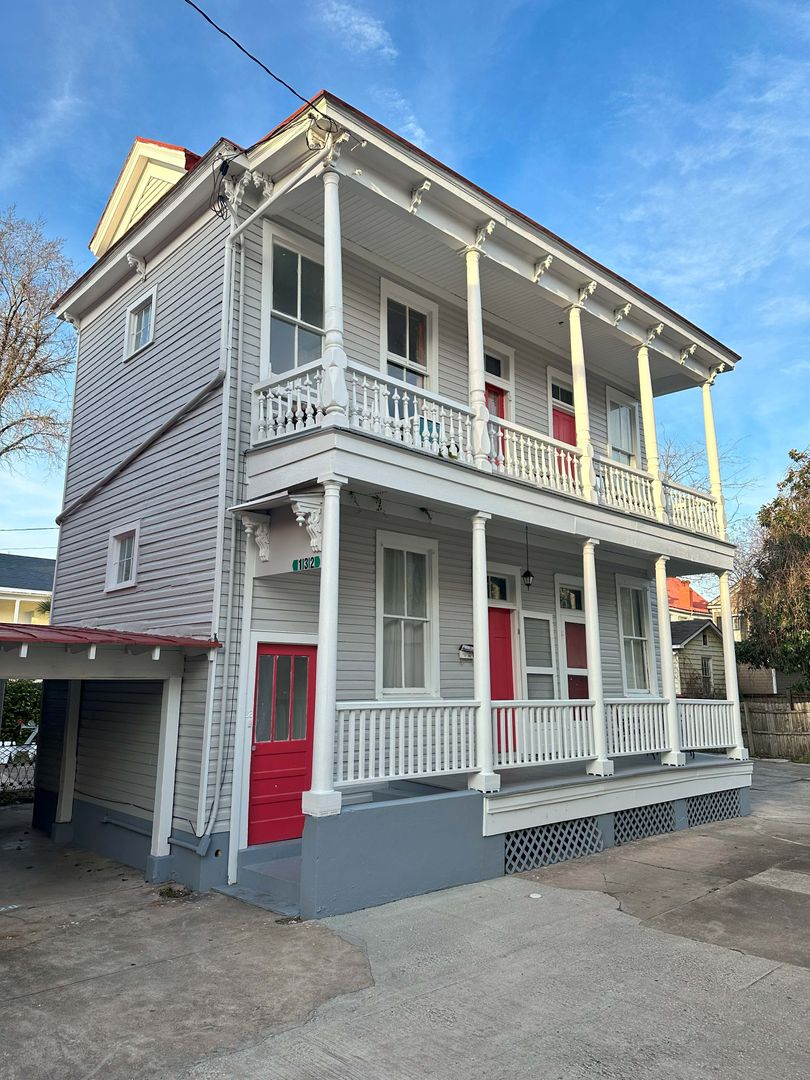 Charleston Apartment: 132 Smith Street