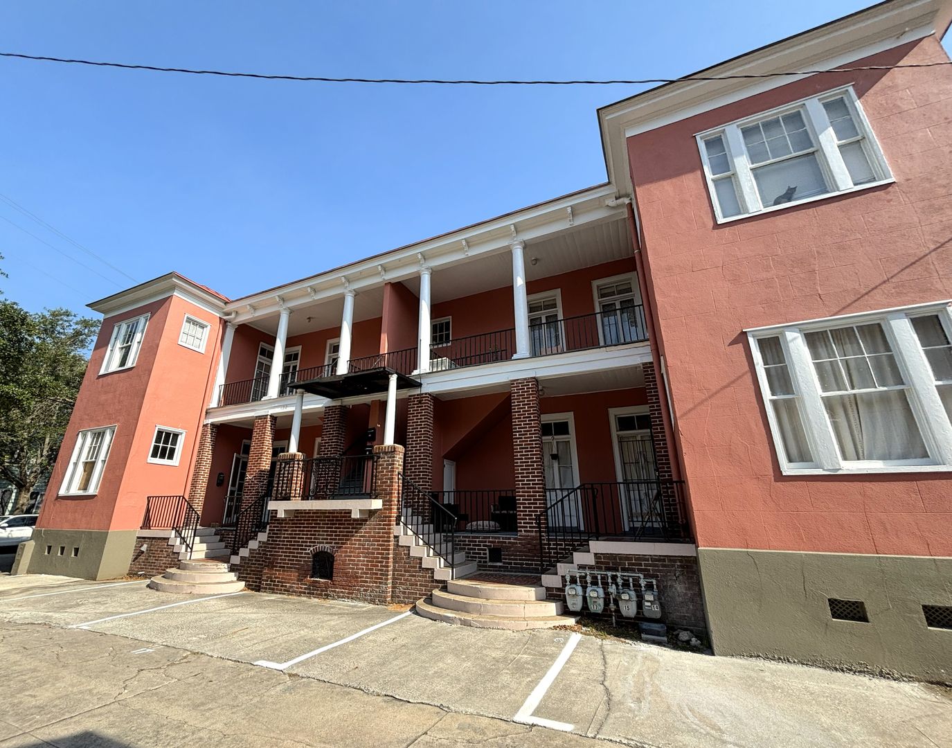 Charleston Apartment: 132 Smith Street