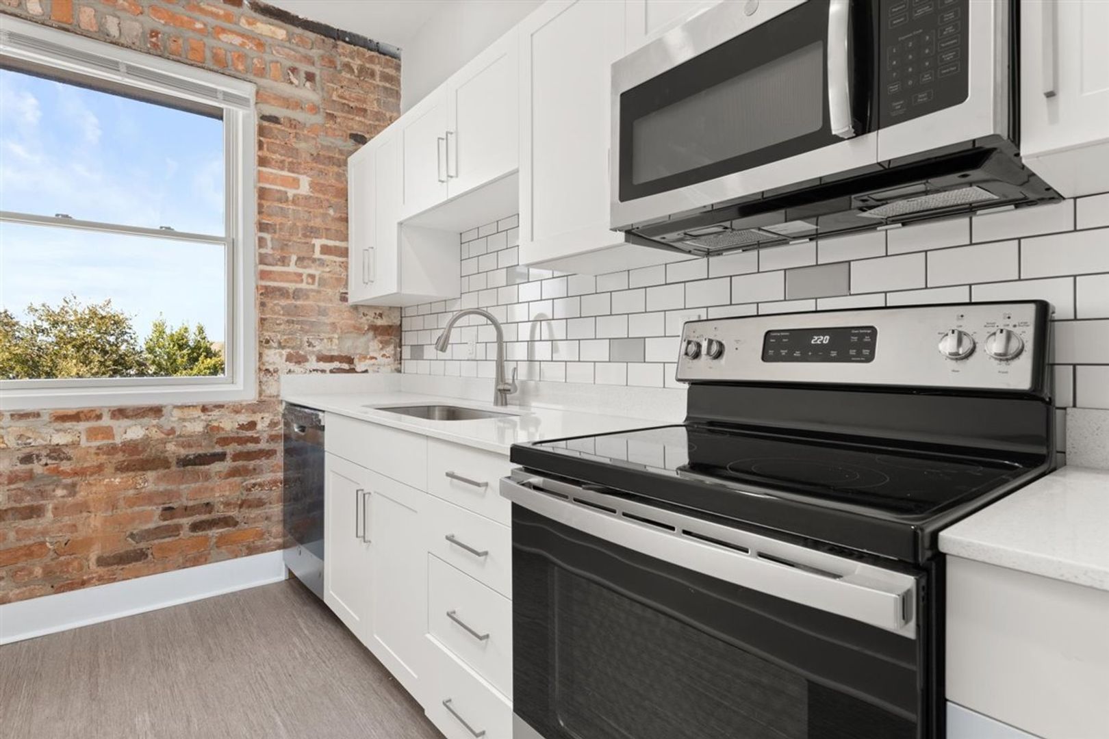 Charleston Apartment: 1000 King Street