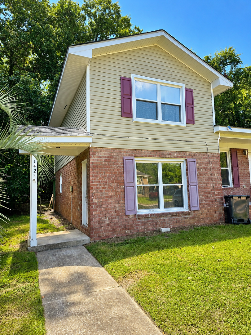 Summerville Apartment: 142 Braly Drive