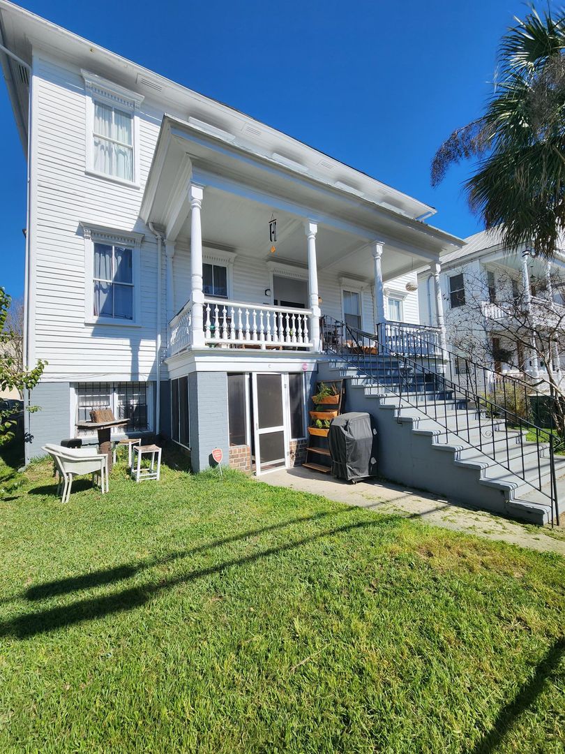 Charleston Apartment: 322 Sumter Street
